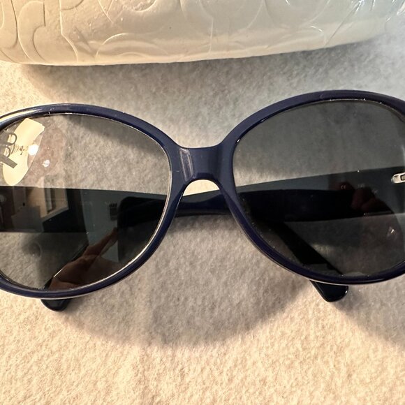 Navy Coach Sunglasses with white gloss clam-style case and cleaning cloth - Picture 3 of 5